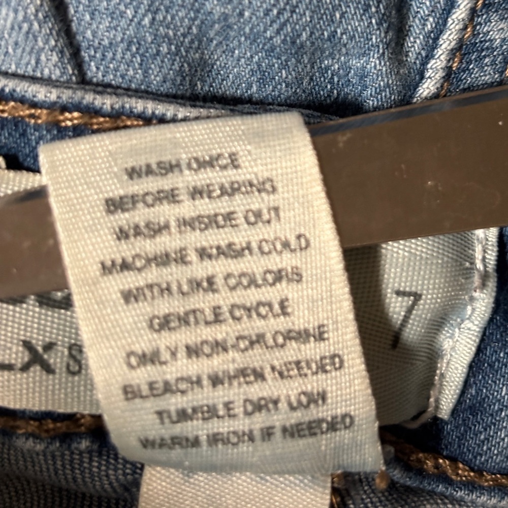 Vintage Mudd Size 7 Low Rise Denim Shorts Cuffed Hem Distressed SKU 24 - Picture 5 of 6